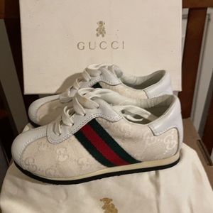 🎉 HOST PICK 🎊 Gucci CLASSIC preowned kids toddler sneaker. Size 9